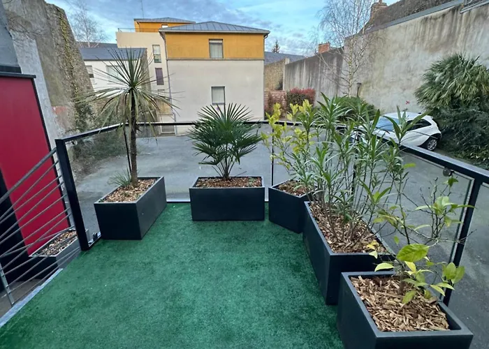 Le Saint Symphorien, Parking Gratuit Privee